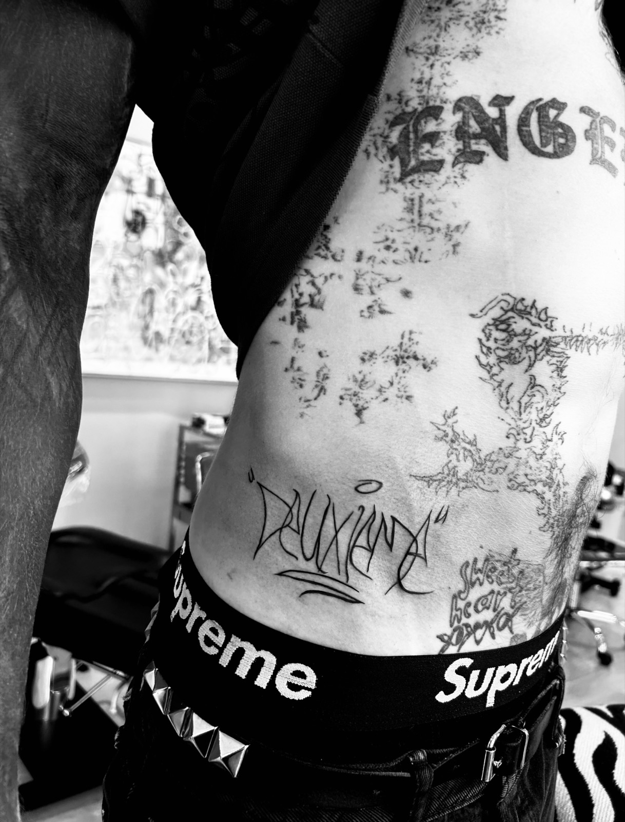 Lettering og blackwork, av Sandra
